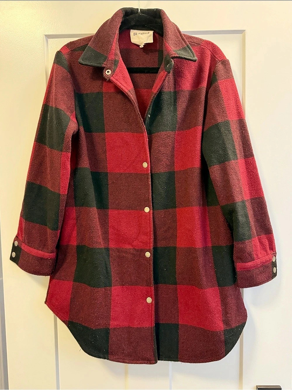 BB Dakota Plaid Coat in Red Plaid Size Medium Like New